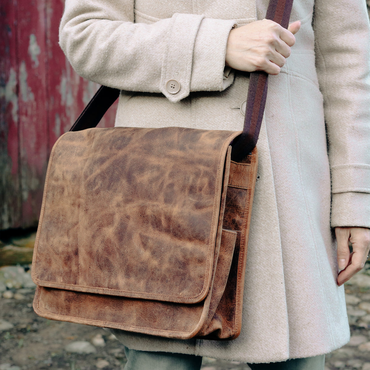 Women's 15 inch Leather Messenger Bag 2023