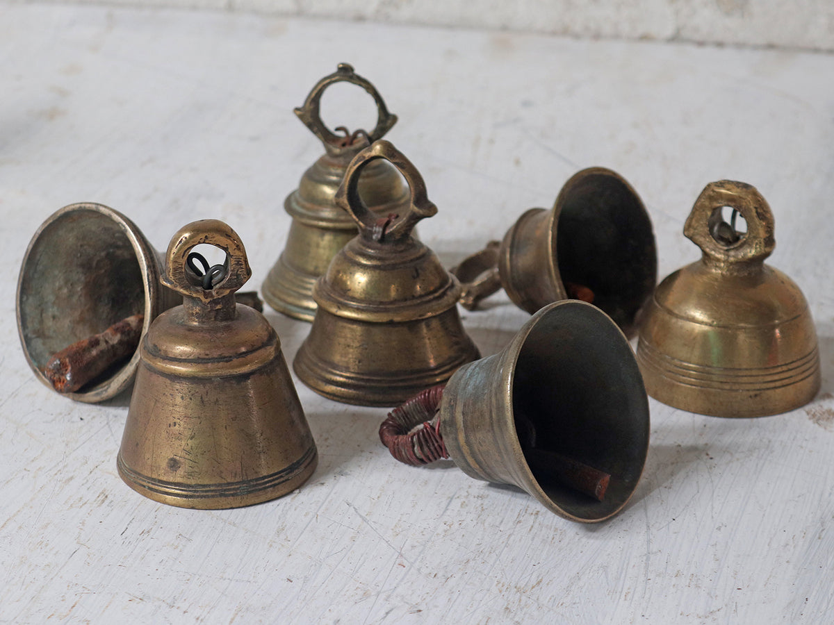 Vintage Cast Brass Bell. Small Size. Traditional Design. Solid Metal. Gold  Tone. Decorative. Working. Made in England. Circa 1970s. 
