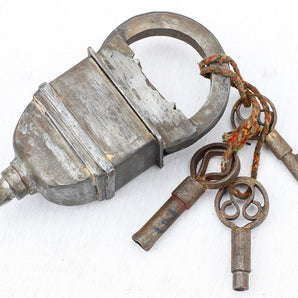 Antique Style 3 Key Padlock
