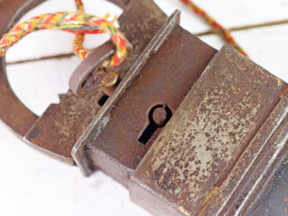 Antique Style 4 Key Padlock Scaramanga