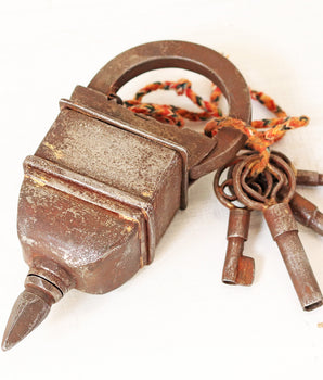 4 Key Antique Style Padlock