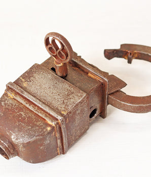 4 Key Antique Style Padlock