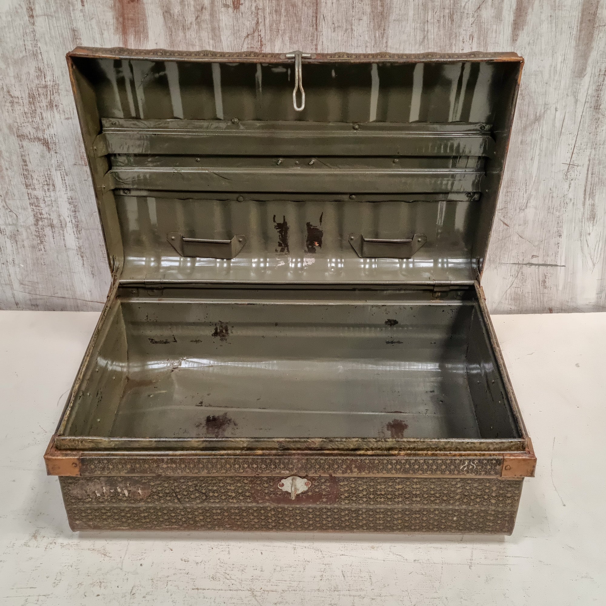 Metal Security Trunks Antique metal travel trunk photos - Lontgrouptravel.com