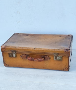 Olden day suitcase online